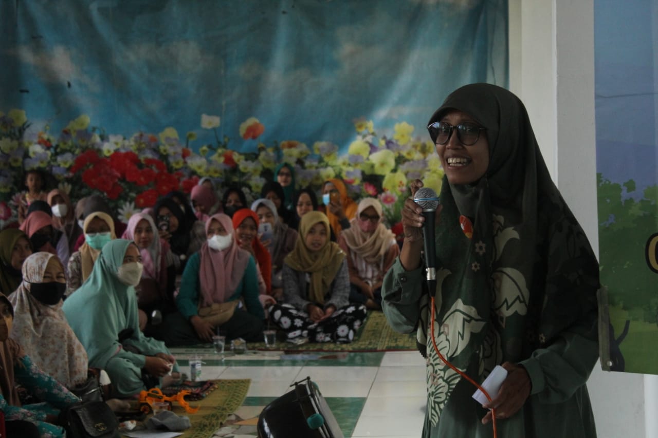 Kajian Parenting: Membangun Budaya Curhat Anak kepada Orang Tua Kajian Parenting: Membangun Budaya Curhat Anak kepada Orang Tua